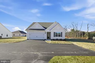 279 Heather Ln, Staunton, VA 24401 - Photo 2