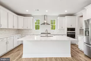 39 Avonwoods Dr, Staunton, VA 24401 - Photo 2