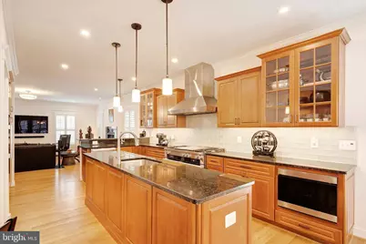 2807 1st Road N, Arlington, VA 22201 - Photo 2