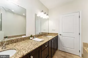 1418 N Rhodes St, Arlington, VA 22209 - Photo 16