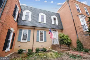 1326 N Lynnbrook Dr, Arlington, VA 22201 - Photo 1