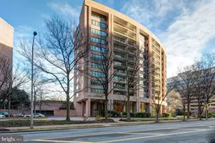 1805 Crystal Dr, Arlington, VA 22202 - Photo 2