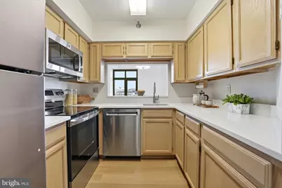 2400 Clarendon Boulevard UNIT #704, Arlington, VA 22201 - Photo 4