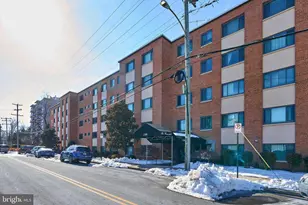 1300 S Arlington Ridge Rd, Arlington, VA 22202 - Photo 2