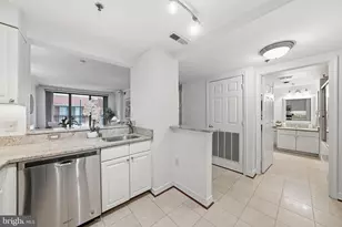 1050 N Taylor St, Arlington, VA 22201 - Photo 16