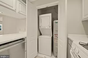 1050 Stuart Street N, Arlington, VA 22201 - Photo 6