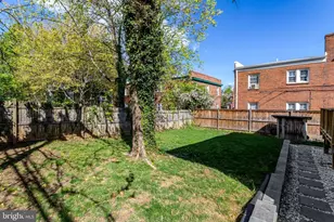 2206 S Grant Street S, Arlington, VA 22202 - Photo 2