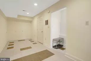 2206 S Grant Street S, Arlington, VA 22202 - Photo 46