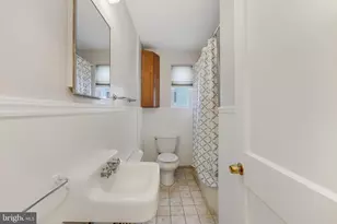 2726 Washington Blvd N, Arlington, VA 22201 - Photo 12