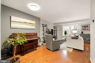 2433 S Walter Reed Dr, Arlington, VA 22206 - Photo 10