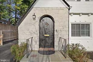 1319 N Wakefield St, Arlington, VA 22207 - Photo 2