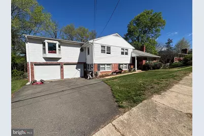 5609 Yorktown Boulevard N, Arlington, VA 22207 - Photo 1