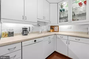 1300 Army Navy Dr, Arlington, VA 22202 - Photo 14