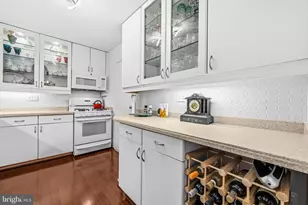 1300 Army Navy Dr, Arlington, VA 22202 - Photo 16