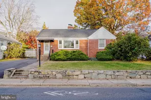 1405 N George Mason Dr, Arlington, VA 22205 - Photo 2