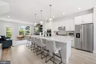 1015 S Taylor Ct, Arlington, VA 22204 - Photo 2
