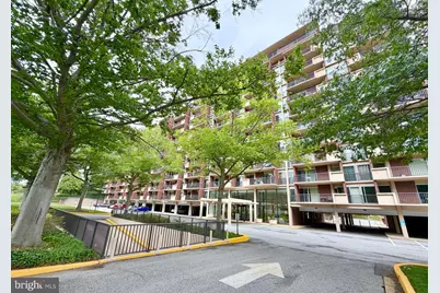 1300 Army Navy Drive #823, Arlington, VA 22202 - Photo 4