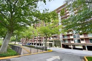 1300 Army Navy Dr, Arlington, VA 22202 - Photo 4