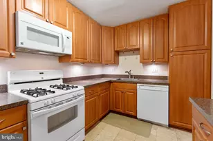 1300 Army Navy Dr, Arlington, VA 22202 - Photo 8
