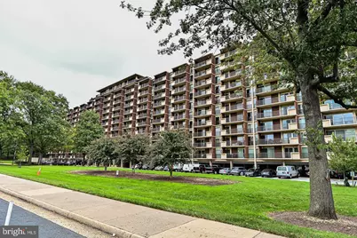 1300 Army Navy Dr #425, Arlington, VA 22202 - Photo 1