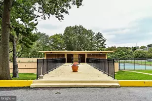 1300 Army Navy Dr, Arlington, VA 22202 - Photo 4