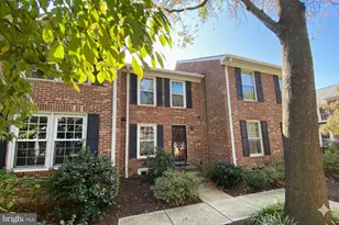 2410 S Walter Reed Dr, Arlington, VA 22206 - Photo 2