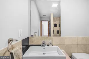 2360 S Arlington Ridge Rd, Arlington, VA 22202 - Photo 22