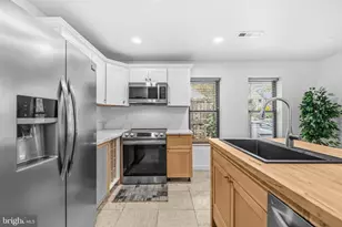 2360 S Arlington Ridge Rd, Arlington, VA 22202 - Photo 10