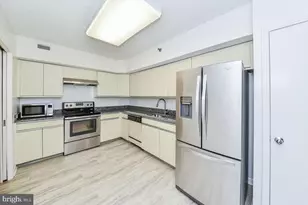1016 S Wayne St, Arlington, VA 22204 - Photo 4