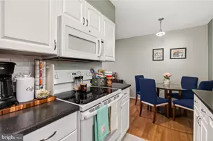 2711 S Walter Reed Dr S, Arlington, VA 22206 - Photo 16