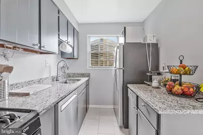 1427 N Nash Street N #N-202, Arlington, VA 22209 - Photo 2