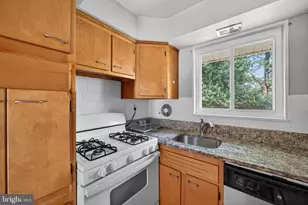 3303 17th St N, Arlington, VA 22201 - Photo 16