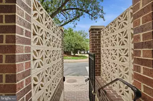 1050 N Stuart St, Arlington, VA 22201 - Photo 16
