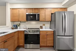2050 Calvert Street N, Arlington, VA 22201 - Photo 22