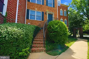 2402 N Greenbrier Ct, Arlington, VA 22207 - Photo 2