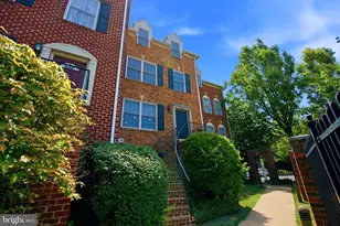 2402 N Greenbrier Ct, Arlington, VA 22207 - Photo 4