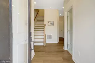 820 S Greenbrier St, Arlington, VA 22204 - Photo 2