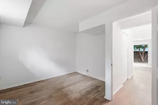 975 S Taylor St, Arlington, VA 22204 - Photo 2