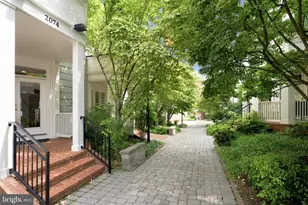 2074 N Oakland St, Arlington, VA 22207 - Photo 1