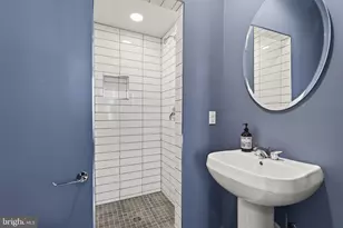 2074 N Oakland St, Arlington, VA 22207 - Photo 10