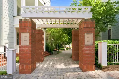 2074 N Oakland Street, Arlington, VA 22207 - Photo 2