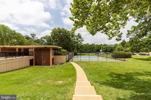 1300 Army Navy Dr, Arlington, VA 22202 - Photo 4