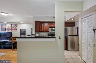 1001 N Vermont St, Arlington, VA 22201 - Photo 4
