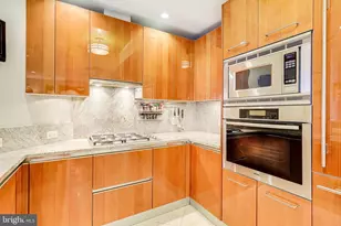 1881 N Nash St, Arlington, VA 22209 - Photo 4