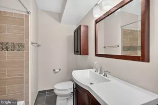 1303 N Lynnbrook Dr N, Arlington, VA 22201 - Photo 20