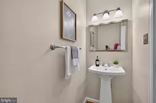 1303 N Lynnbrook Dr N, Arlington, VA 22201 - Photo 12