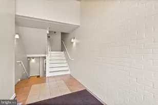 4089 S Four Mile Run Dr, Arlington, VA 22204 - Photo 4