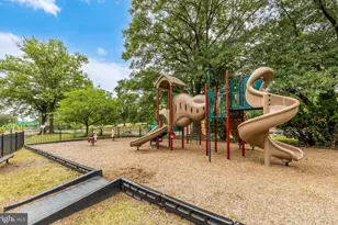 1021 Arlington Blvd, Arlington, VA 22209 - Photo 22