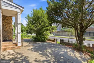 2506 S Eads St, Arlington, VA 22202 - Photo 2