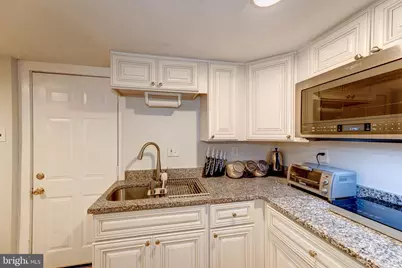 4901 7th Street N #B, Arlington, VA 22203 - Photo 2